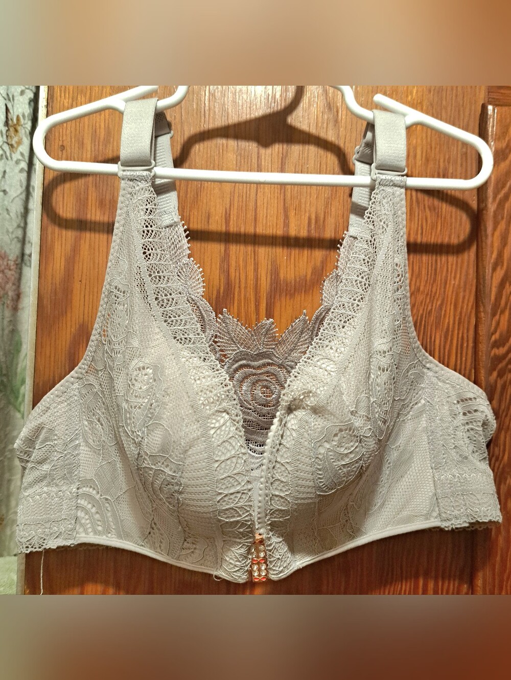 Front-Closure Lace Bralette Push Up in Light Grey With Anit Slip Lining 36C NWOT